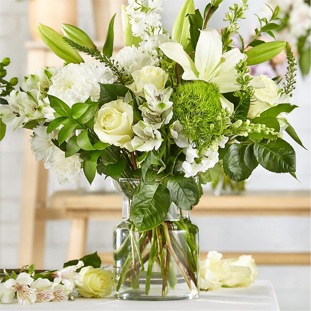 Classic Ivory – A Florist Original – Hy-vee, West Des Moines IA