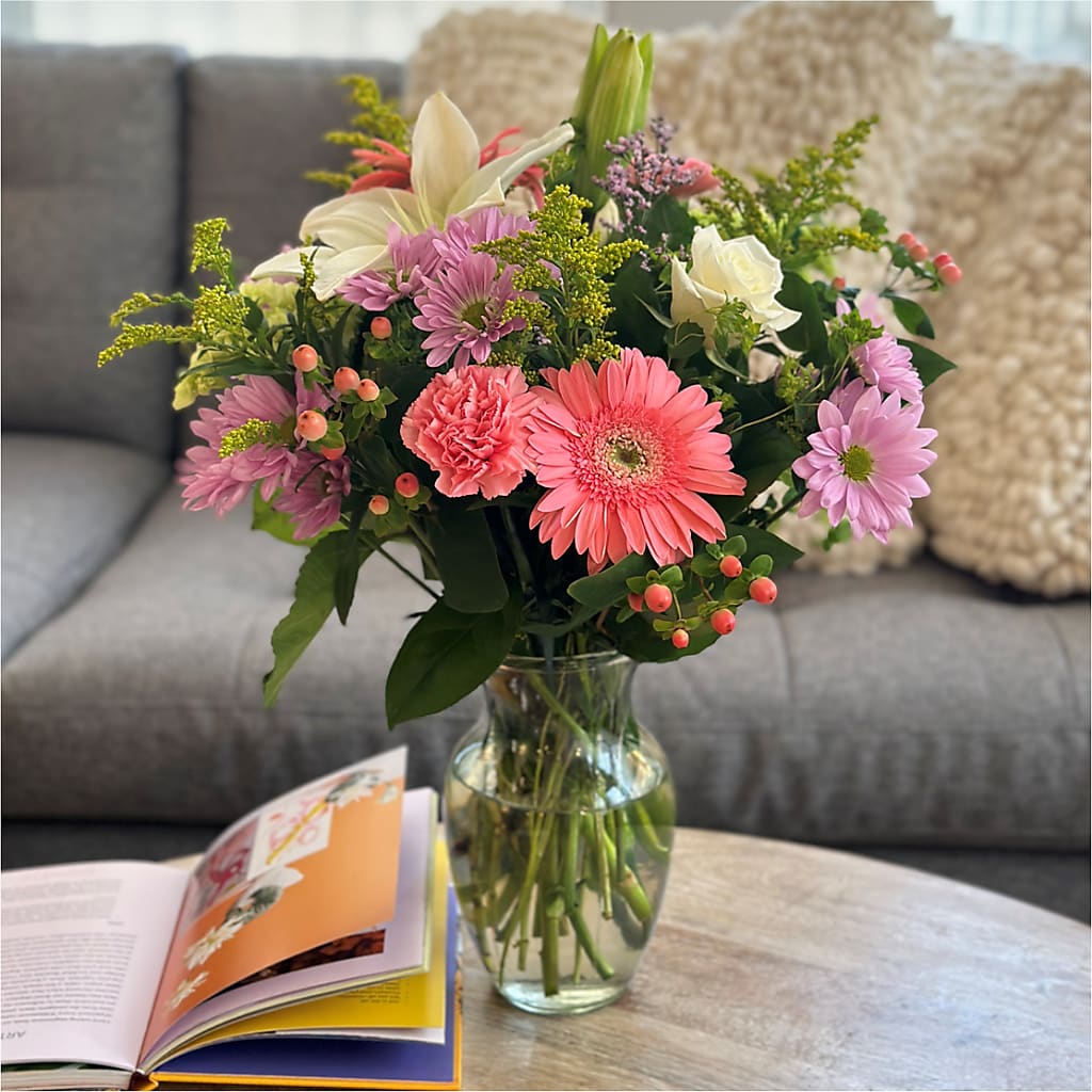 Pastel Tradition - A Florist Original –  Hy-vee, West Des Moines IA