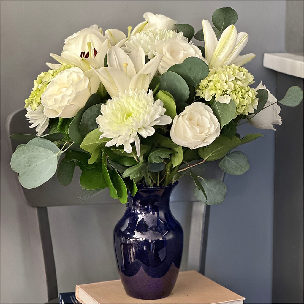 Snowy Dreams Bouquet –  Hy-vee, West Des Moines IA